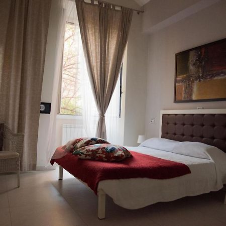 Beautiful And Spacious Apartment Next To Termini 10 Minutes From Coliseum Екстериор снимка