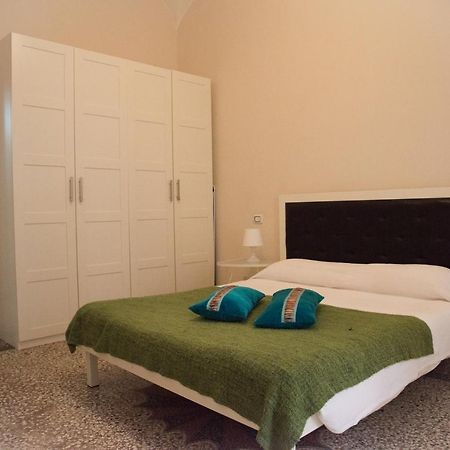 Beautiful And Spacious Apartment Next To Termini 10 Minutes From Coliseum Екстериор снимка