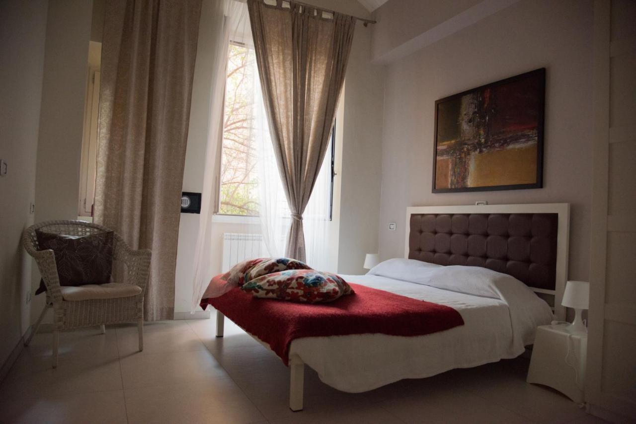 Beautiful And Spacious Apartment Next To Termini 10 Minutes From Coliseum Екстериор снимка