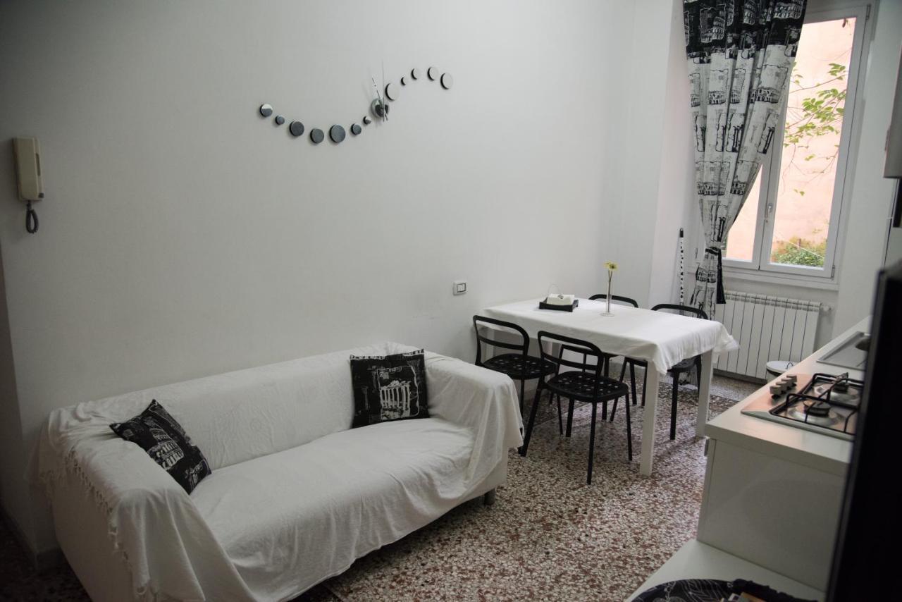 Beautiful And Spacious Apartment Next To Termini 10 Minutes From Coliseum Екстериор снимка